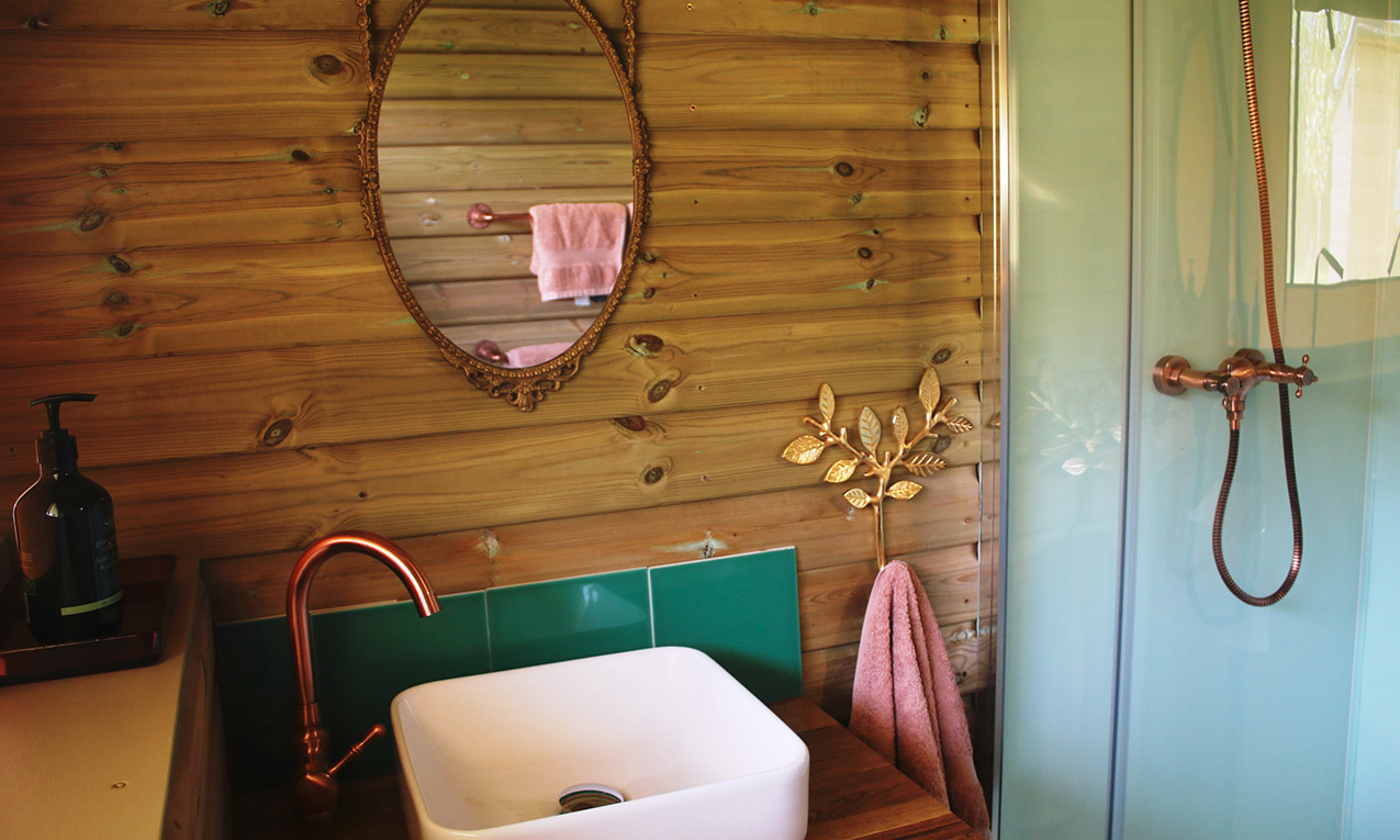 The proper bathroom in Beech safari tent