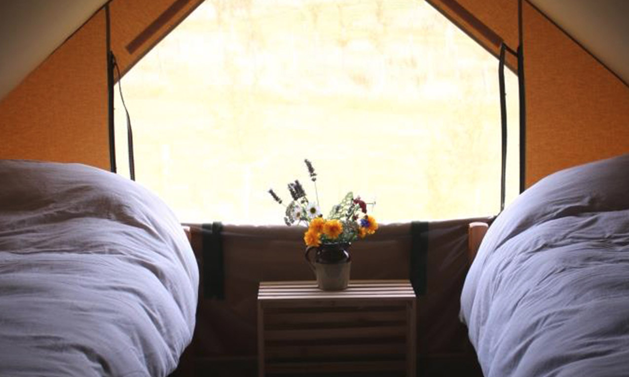 The mezzanine bedroom of Oak safari tent