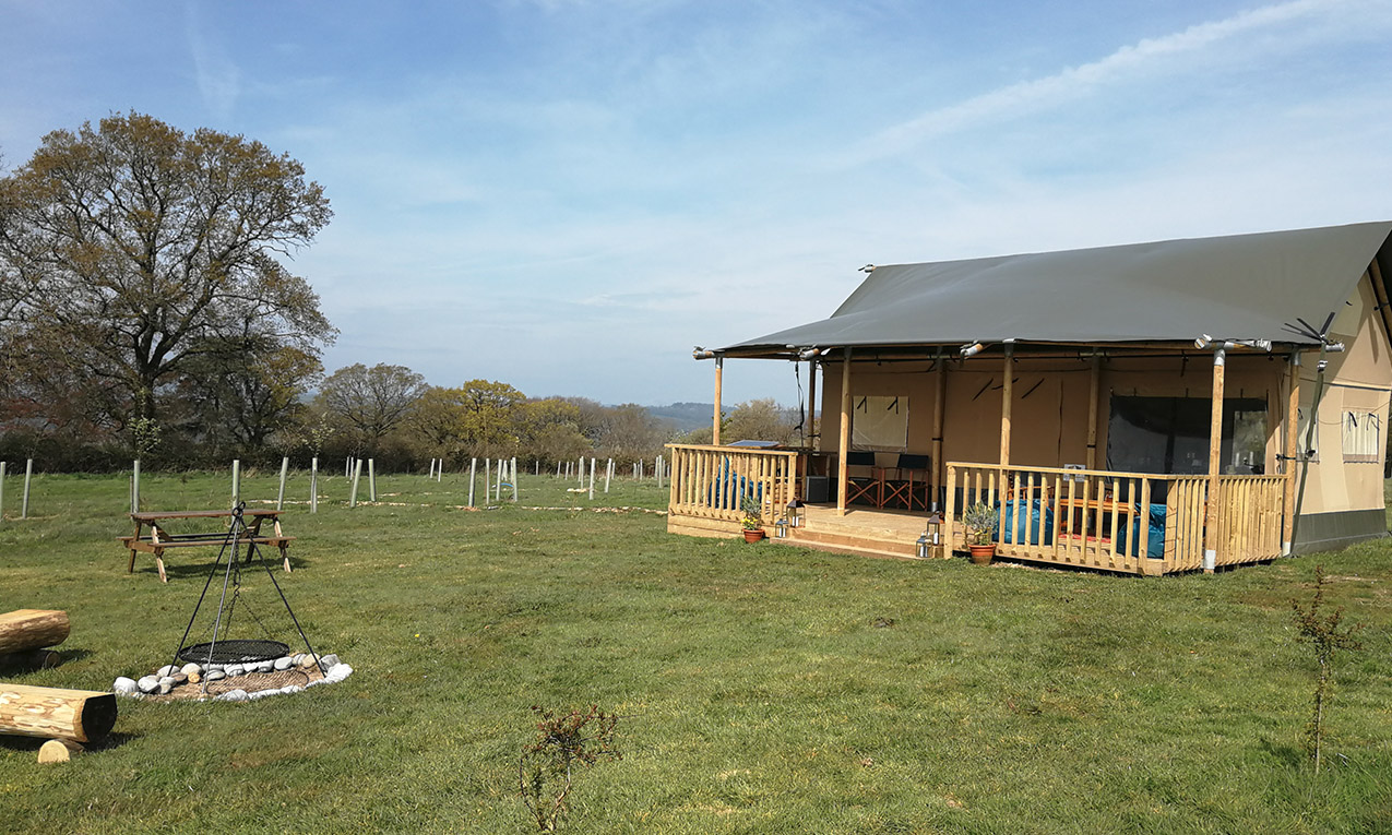 The outside view of Oak safari tent